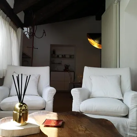 Romantik, Charming House *